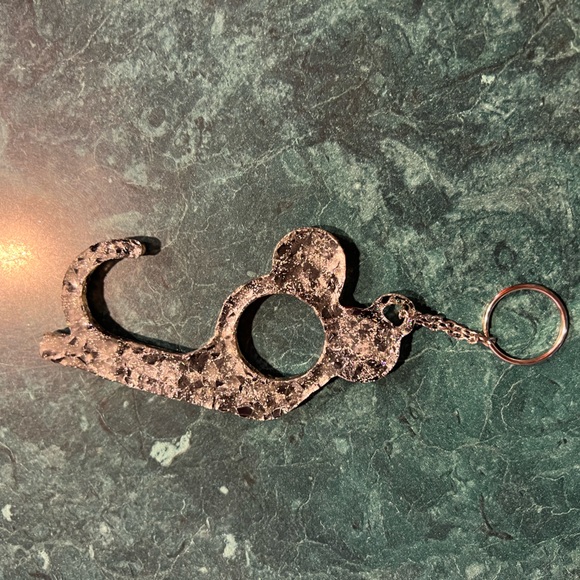 NEW Minnie Resin “No Touch” Keychain - Picture 3 of 4